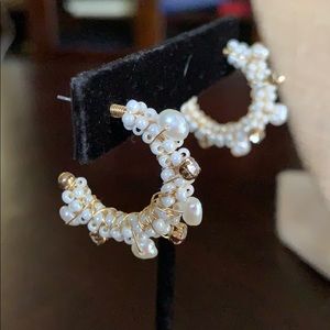Plunder pearl cluster hoop earrings